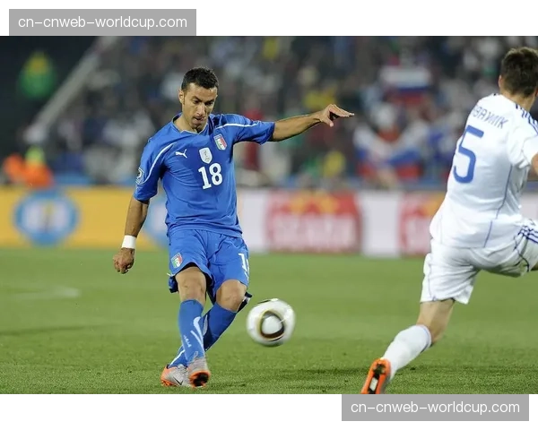 39岁的夸利亚雷拉替补登场，桑普多利亚主场球迷起立鼓掌致敬